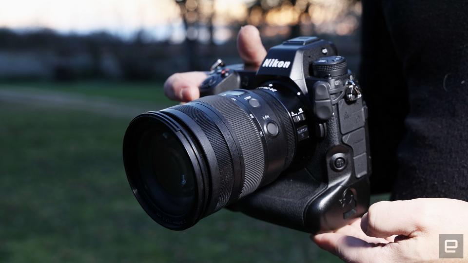 <p>Nikon Z9 mirrorless camera review</p>
