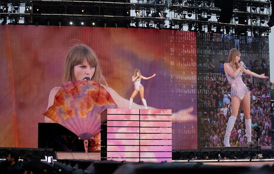 Taylor Swift entertained 72,000 people opening night in Pittsburgh.
