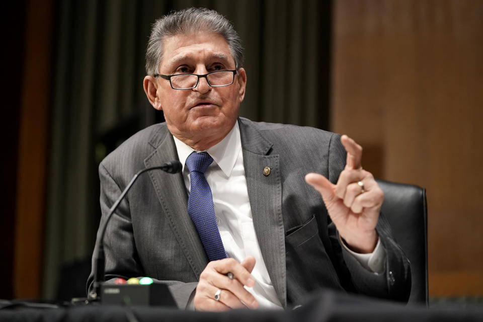 Sen. Joe Manchin (D-W.V.) supports cutting off stimulus checks at a level progressives say is "shockingly out of touch."  (Photo: Pool via Getty Images)