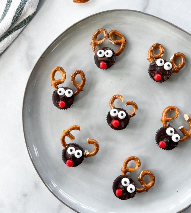 Reese's Cup Rudolph Treats - The Soccer Mom Blog