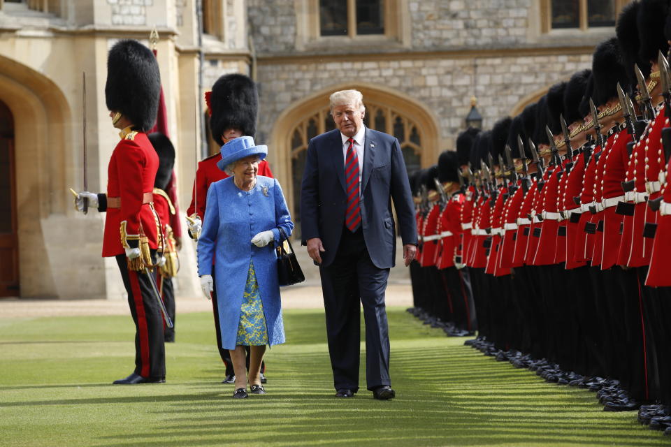 <p>President Donald Trump with Queen Elizabeth II, inspects the Guard of Honour at Windsor Castle in Windsor, England, July 13, 2018. (Photo: Pablo Martinez Monsivais/AP) </p>