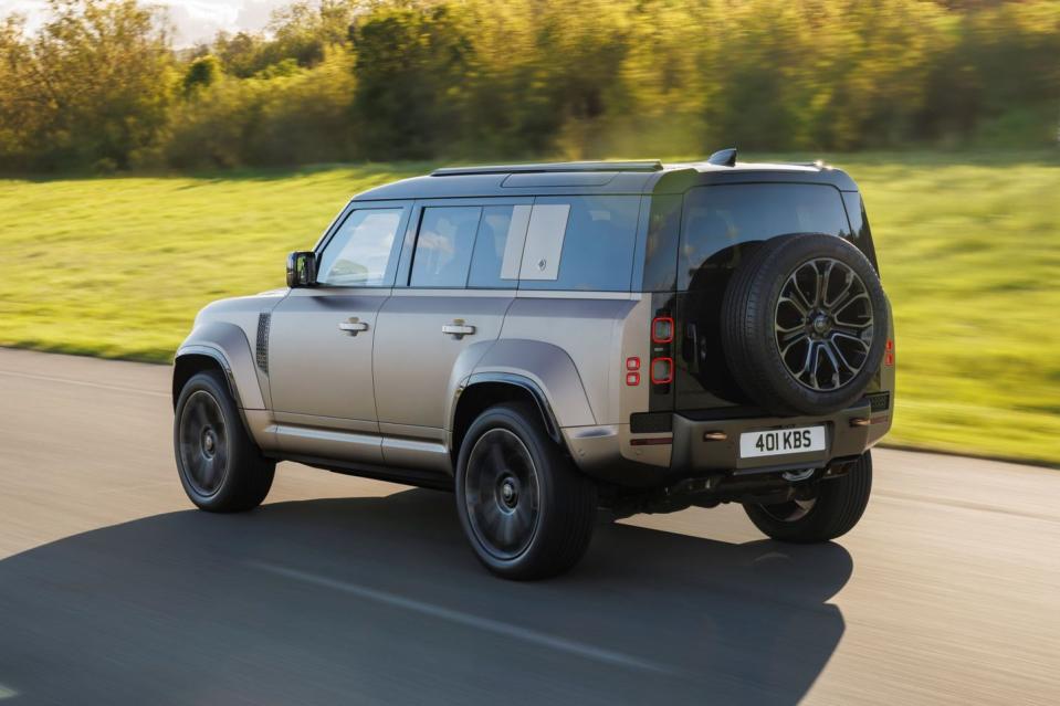 2025 land rover defender octa