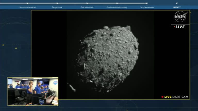 La nave espacial DART de la NASA segundos antes de estrellarse contra el asteroide Dimorfos