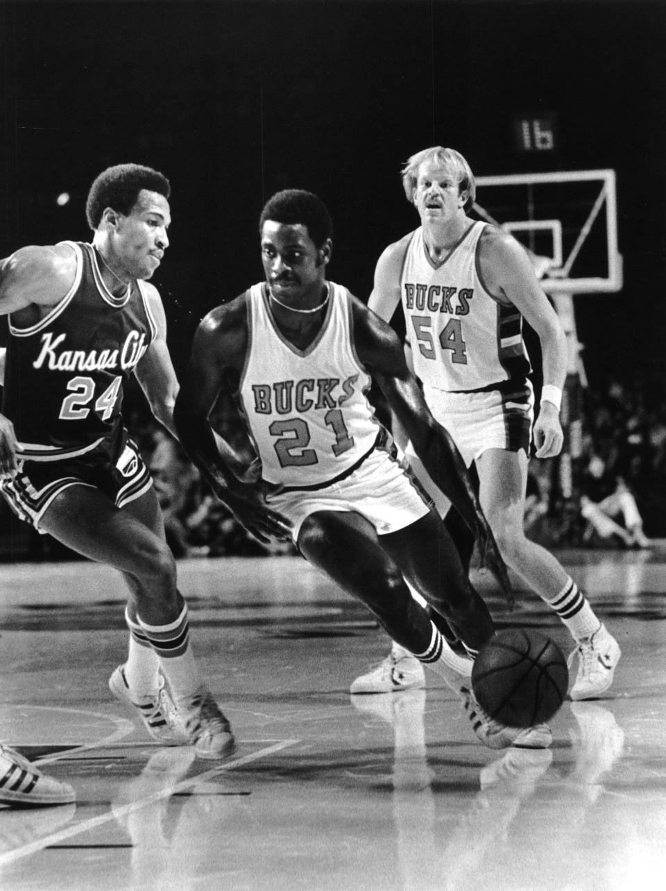 Quinn Buckner, driving against Kansas City in 1979, is the all-time Bucks steals leader.