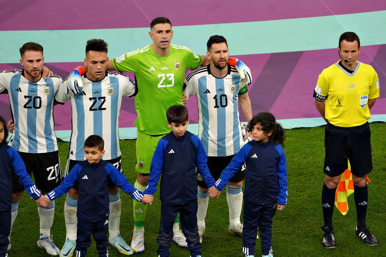 La selección argentina entona el Himno