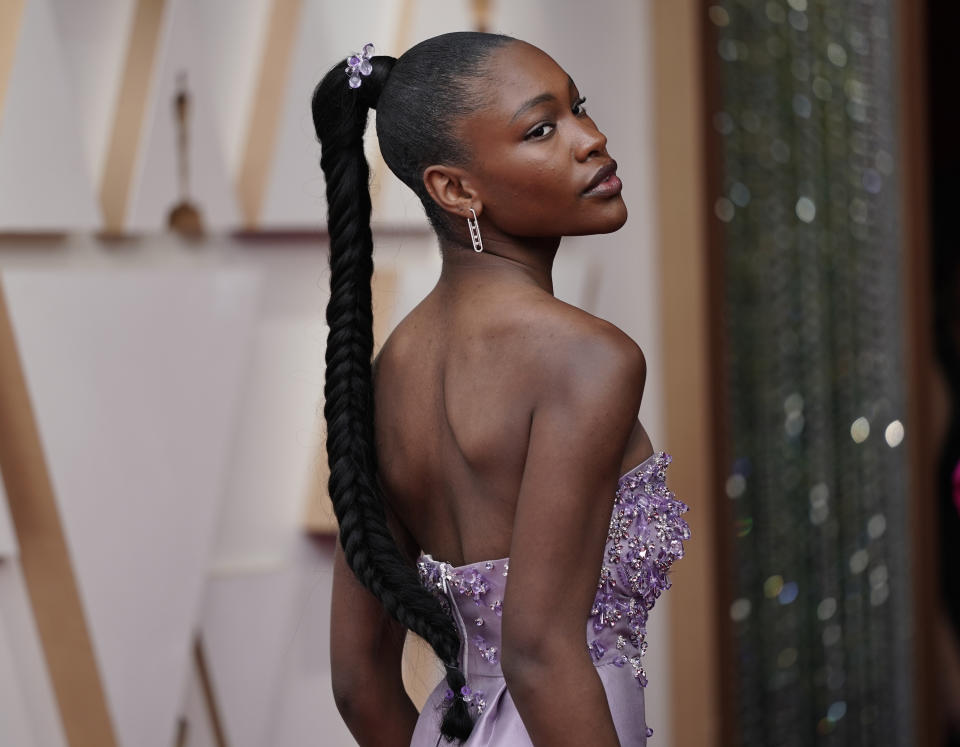 Demi Singleton llega a la ceremonia de los premios Oscar el domingo 27 de marzo de 2022 en el Teatro Dolby en Los Ángeles. (Foto AP/Jae C. Hong)