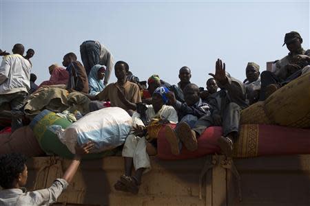 People load their belongings onto a truck as they prepare to leave during a repatriation by road to Chad in the capital Bangui January 16, 2014. REUTERS/Siegfried Modola