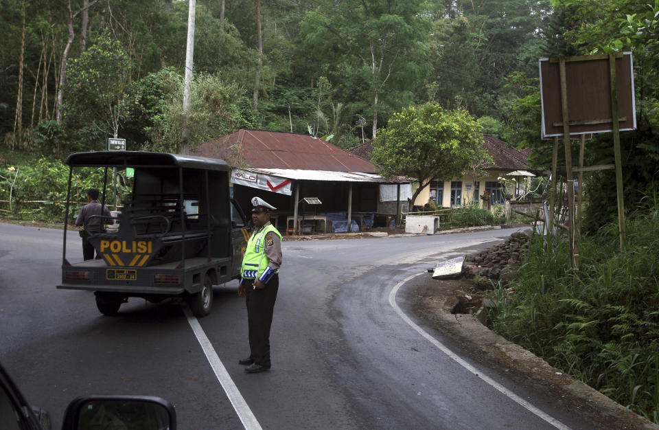 Fearing eruption, thousands evacuate