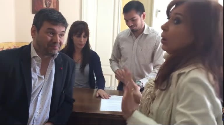 Juzgado Federal de Río Gallegos.- Cristina Kirchner junto a Marcelo Bersanelli mientras realizaban una presentación solicitada por el juez federal Claudio Bonadio.