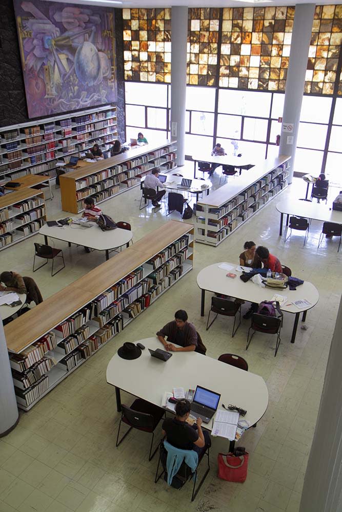 墨西哥國立自治大學中央圖書館（Photo by: Jeffrey Greenberg/Universal Images Group, Image Source : Getty Editorial）