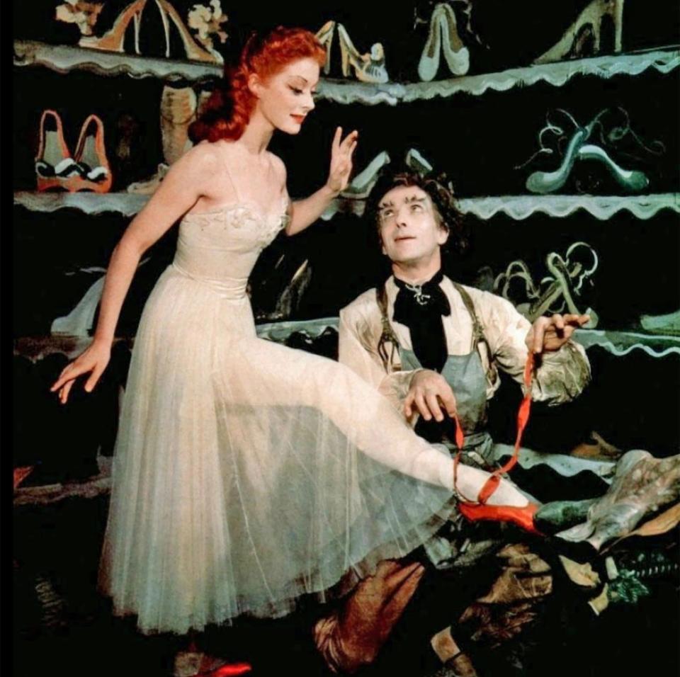  A hymn to ballet: Moira Shearer and Leonide Massine in The Red Shoes - Pictorial Press Ltd / Alamy Stock Photo