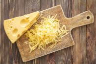 <p>La plupart des fromages sont riches en matières grasses. À savourer avec parcimonie, même pendant l’apéritif.<br> Crédit photo : Shutterstock </p>