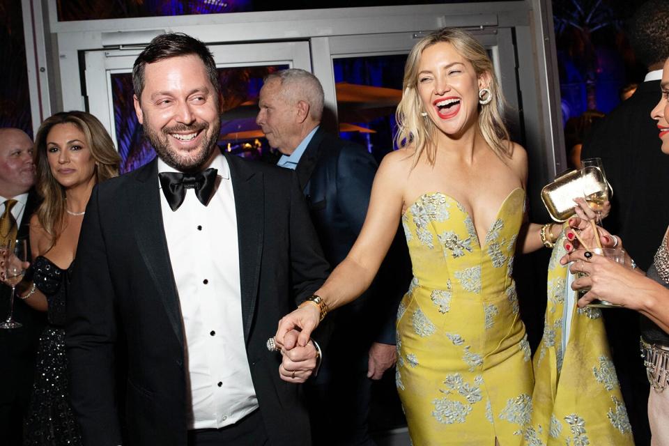 Kate Hudson laughs as she steps into the Vanity Fair Oscar Party. 