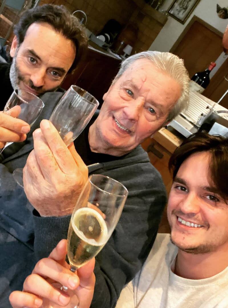 Alain Delon, junto a Anthony y Alain-Fabien, en un posteo del día que cumplió 86 años