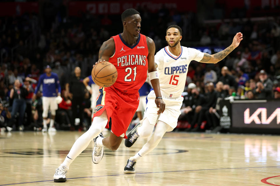 LOS ANGELES, CALIFORNIA - APRIL 03: Tony Snell #21 of the New Orleans Pelicans dribbles past Xavier Moon #15 of the LA Clippers during the second half of a game at Crypto.com Arena on April 03, 2022 in Los Angeles, California. NOTE TO USER: User expressly acknowledges and agrees that, by downloading and/or using this Photograph, user is consenting to the terms and conditions of the Getty Images License Agreement. Mandatory Copyright Notice: Copyright 2022 NBAE (Photo by Sean M. Haffey/Getty Images)