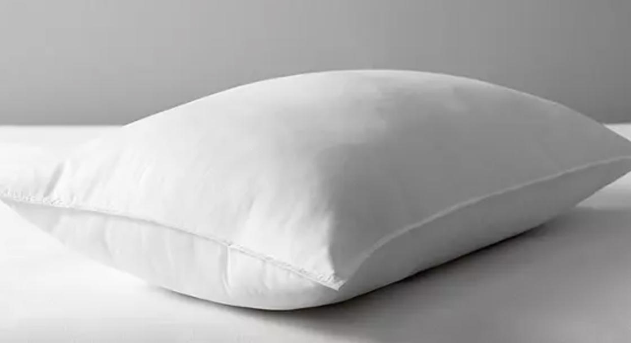 Synthetic Soft Touch Washable Standard Pillow