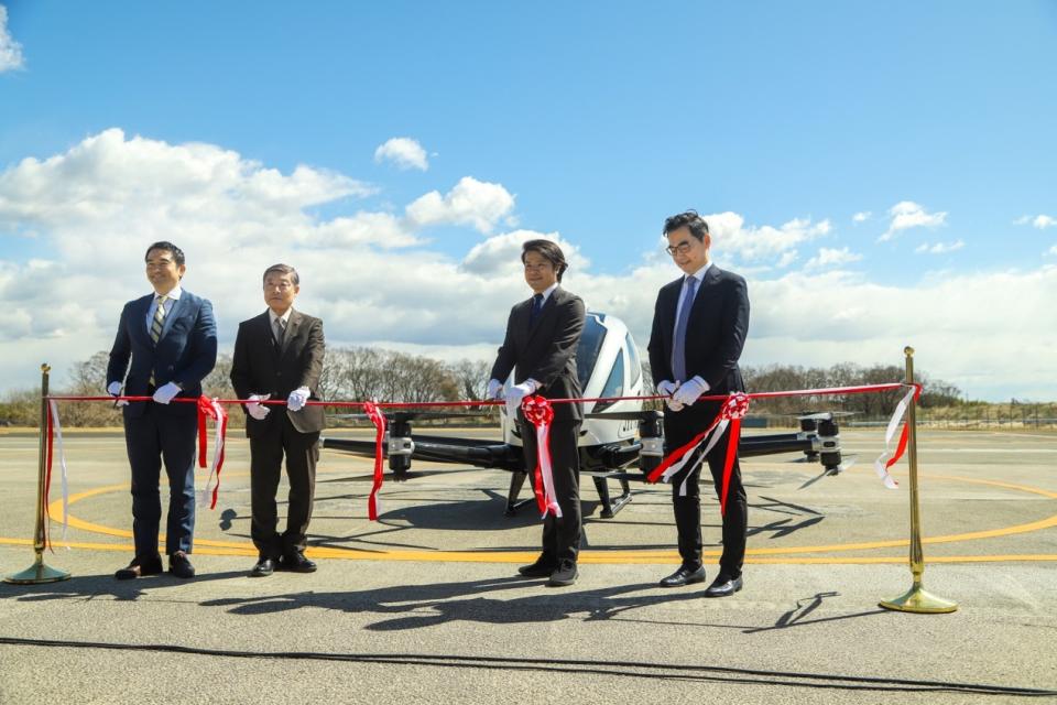 From left to right: Tatsuo Igarashi, mayor of Tsukuba City, Tetsuo Tanaka, Tsukuba Airlines COO, Tezuka Kiwamu, Founder and CEO of AirX, Conor Yang, CFO of EHang