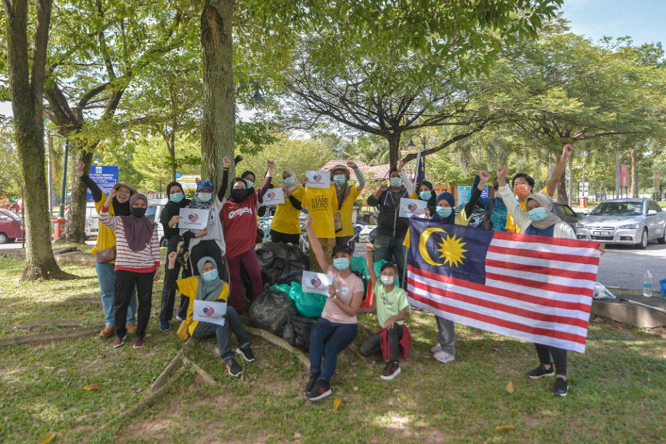 The team managed to collect 24.2kg of litter in just one hour from the Taman Tasik Cempaka area in Bangi, Selangor, August 15, 2020. — Picture by Shafwan Zaidon