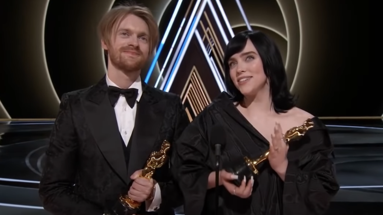 Billie Eilish and Finneas O'Connell accepting Oscar for No Time To Die 2022 Oscars 