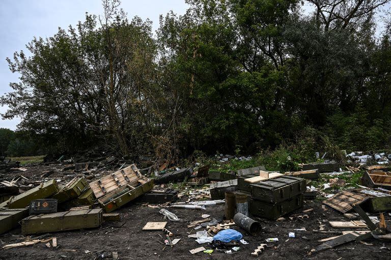 Cajas armamento abandonadas en Balakliya, Ucrania, el 10 de septiembre de 2022.