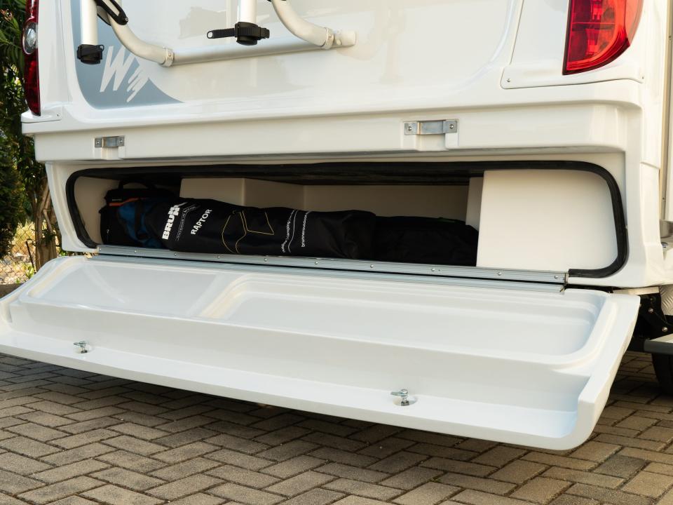 exterior storage units on the Oasi 540