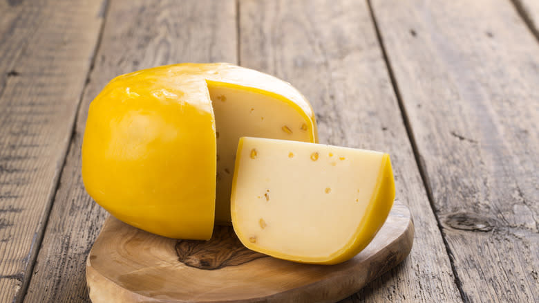 Gouda cheese with rind