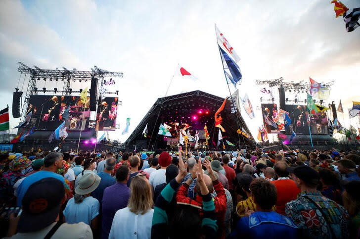 FOTO DE ARCHIVO. Elton John se presenta en el Festival de Glastonbury en Somerset, Inglaterra