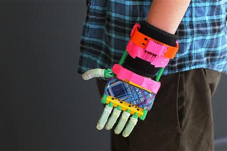 Twelve-year-old Leon McCarthy's prosthetic hand is seen as he talks to MakerBot CEO Bre Pettis (not pictured) at the new MakerBot store in Boston, Massachusetts November 21, 2013. REUTERS/Brian Snyder