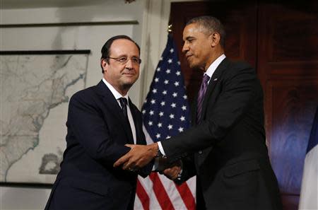 U.S. President Barack Obama (R) and French President Francois Hollande shake hands after touring the Virginia residence of Thomas Jefferson at Monticello in Charlottesville February 10, 2014. Jefferson was one of the United States' earliest envoys to France. REUTERS/Larry Downing