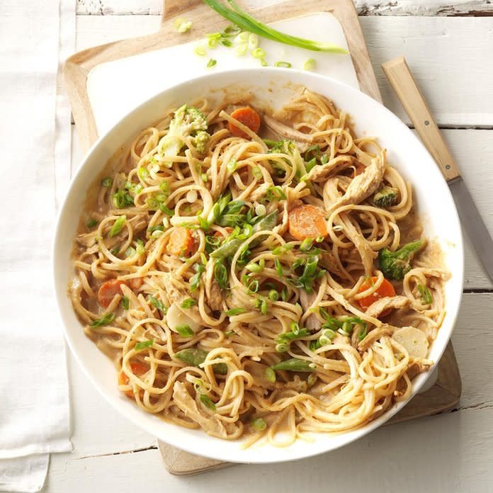 Spicy Peanut Chicken Noodles Exps Sdam17 168271 C12 09 4b 2