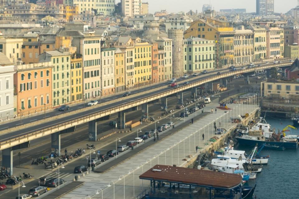 <p><strong>Le multe a Genova</strong>. I genovesi hanno versato 23,6 milioni di euro nelle casse comunali nel 2016. </p>