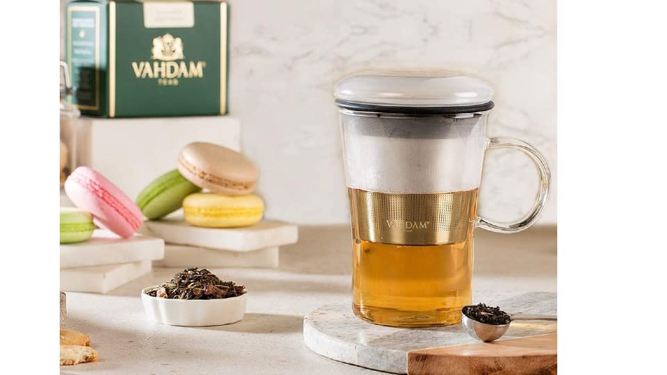 VAHDAM Sparkle-Glass Tea Cup with Infuser. (Image via Amazon)