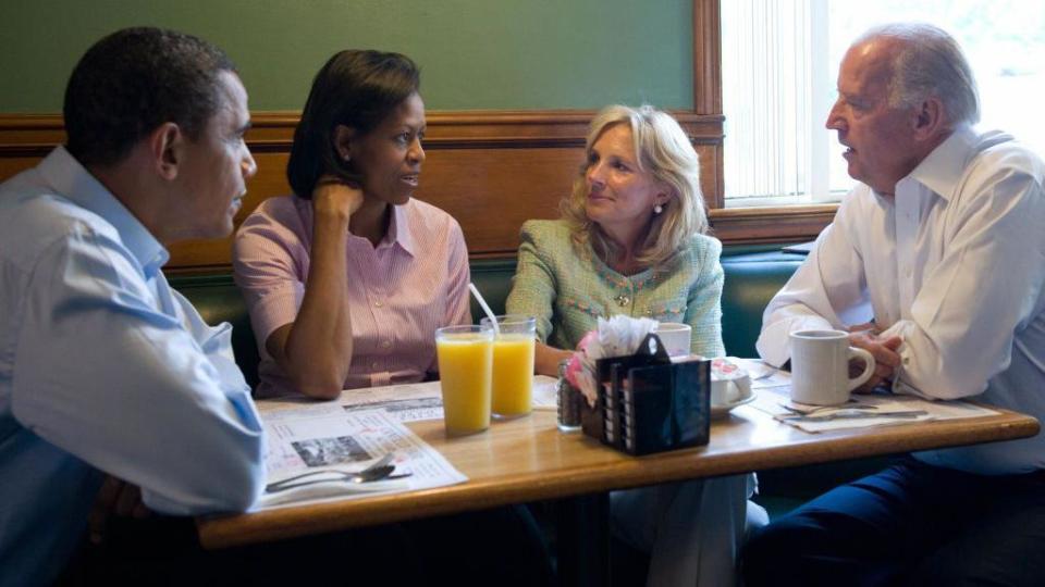 Barack Obama (L) and his wife, Michelle Obama (2nd L), have breakfast with his running mate, US Vice Presidential nominee Senator Joe Biden (R) and his wife, Jill Biden