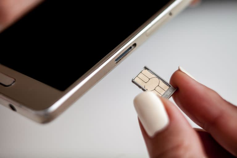 Con el número de teléfono un atacante podría apoderarse de la línea al solicitar un nuevo chip SIM a la compañía telefónica