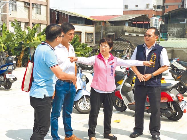 立委楊瓊瓔關心后里火車站機車停車問題，21日邀相關單位會勘。（陳淑娥攝）