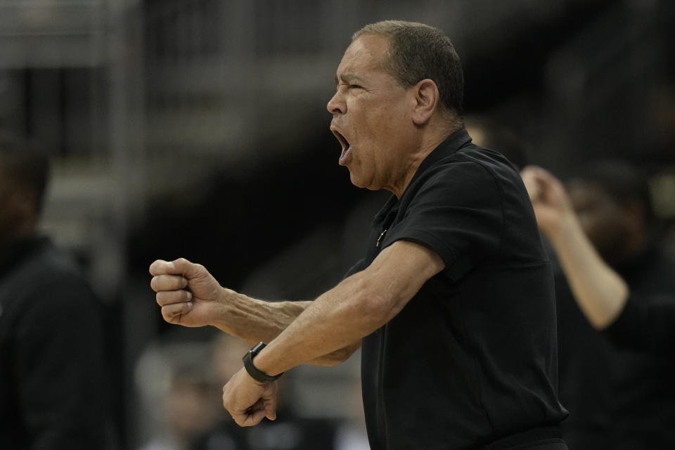 Houston head coach Kelvin Sampson reacts in the first half of a Sweet 16 college basketball game against Miami in the Midwest Regional of the NCAA Tournament Friday, March 24, 2023, in Kansas City, Mo. (AP Photo/Charlie Riedel)