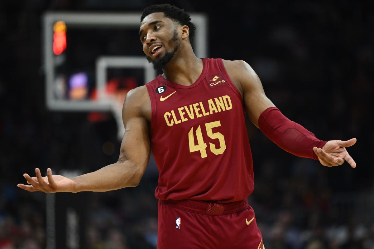 Donovan Mitchell shares first picture in Cleveland Cavaliers gear