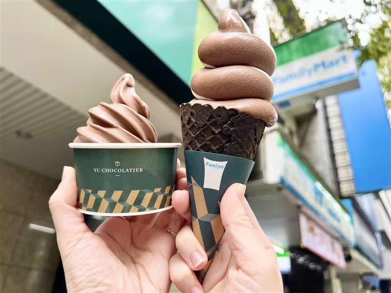 全新開發以濃醇風味為主軸的畬室濃黑巧克力霜淇淋，12/20起正式上市，新品嚐鮮價45元。（圖／超商業者提供）