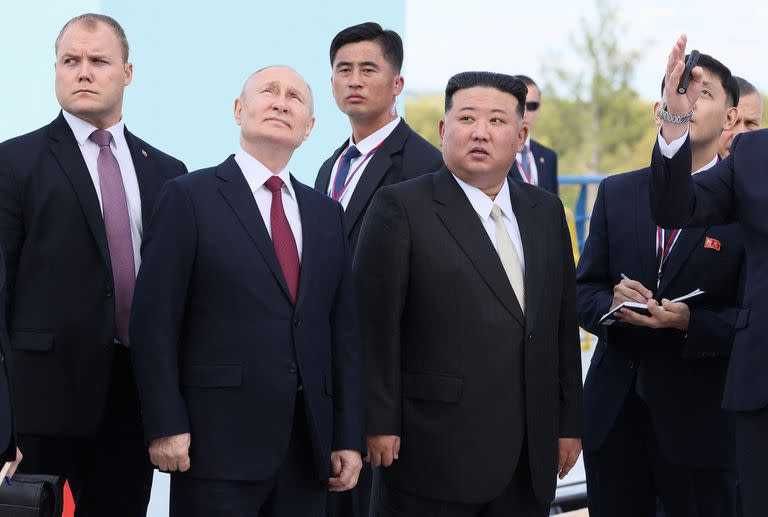 TOPSHOT - In this pool photo distributed by Sputnik agency, Russia's President Vladimir Putin (centre L) and North Korea's leader Kim Jong Un (centre R) visit the Vostochny Cosmodrome in Amur region on September 13, 2023. Russian President Vladimir Putin and North Korean leader Kim Jong Un both arrived at the Vostochny Cosmodrome in Russia's Far East, Russian news agencies reported on September 13, ahead of planned talks that could lead to a weapons deal. (Photo by Mikhail Metzel / POOL / AFP)