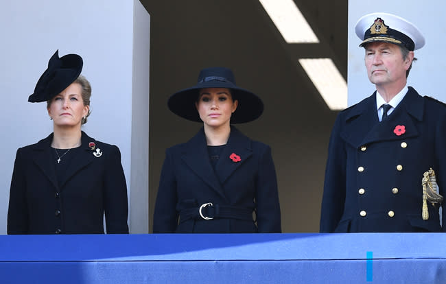 meghan-markle-with-sophie-wessex-on-balcony