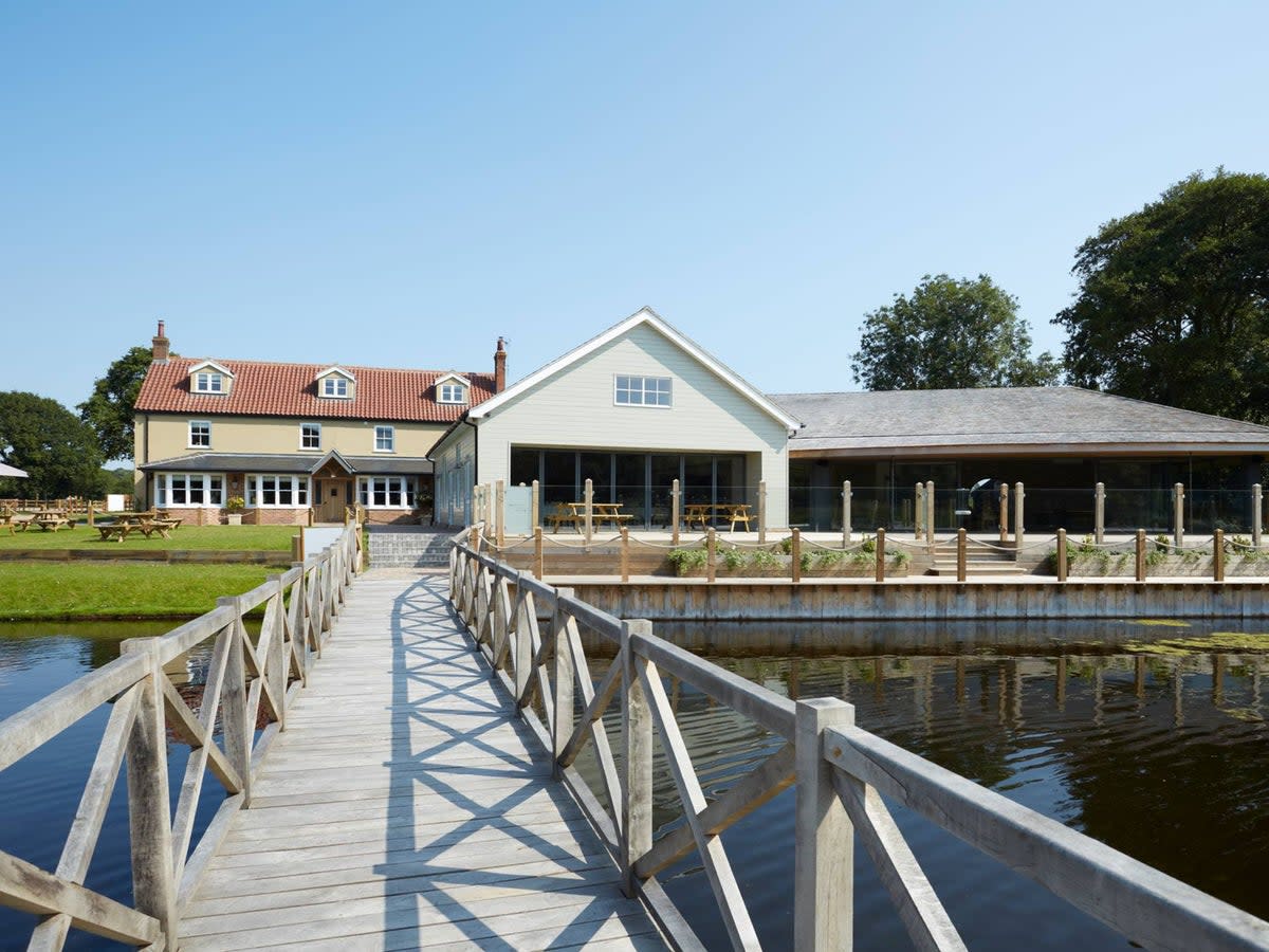 The Boathouse is located on the calm waters of Ormesby Broad (The Boathouse)