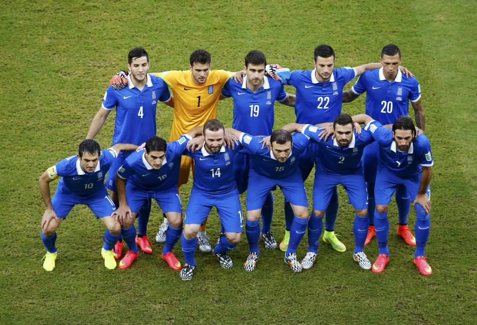 Greece's national soccer players pose before the 2014 World Cup round of 16 game between Costa Rica and Greece at the Pernambuco arena in Recife June 29, 2014. REUTERS/Ruben Sprich