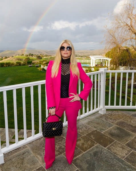 jessica-simpson-in-pink-suit