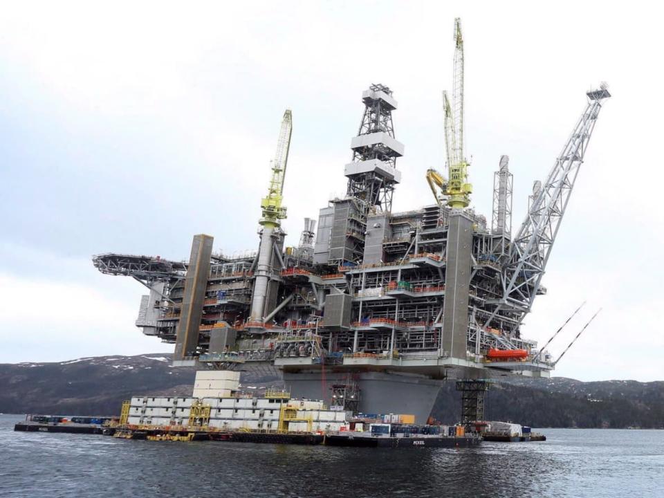 The Hebron platform is pictured anchored in Trinity Bay, N.L., in April 2017. About half of the oil produced last year by Newfoundland and Labrador's major oil projects came from Hebron. (Paul Daly/The Canadian Press - image credit)