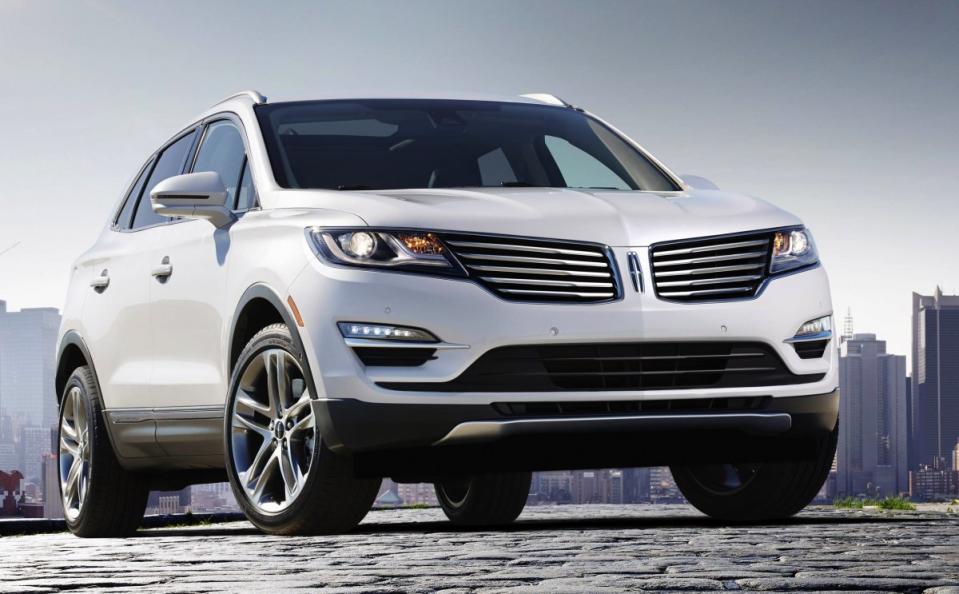 2015 LINCOLN MKC SUV split wing grille