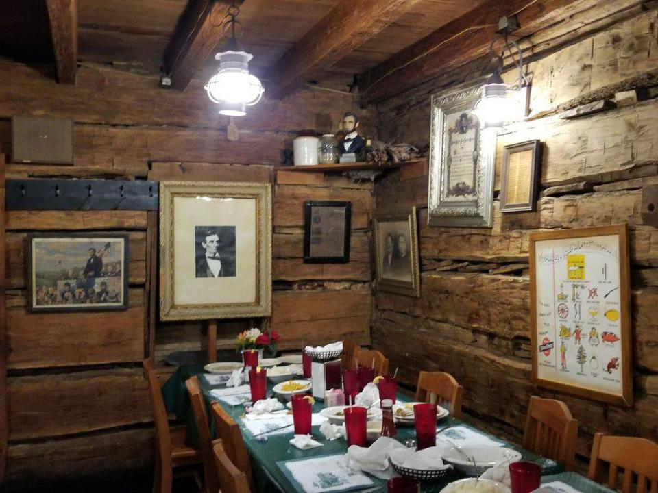 Indiana: The Log Inn (Haubstadt)