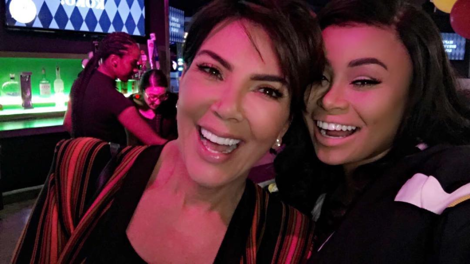 La momager Kris Jenner también se unió a la diversión y aceptación de su futura nuera.