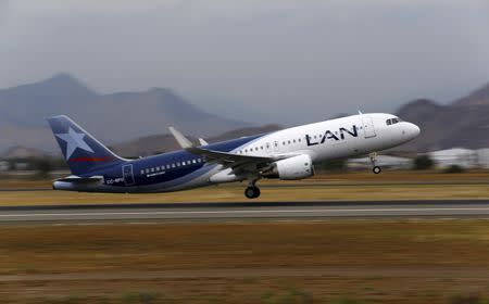 A LAN Airlines plane takes off at Santiago International Airport, Chile, January 27, 2016. REUTERS/Ivan Alvarado