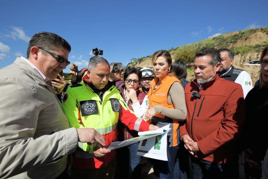 Tres niveles de Gobierno se coordinan para atender deslave en carretera a Playas de Tijuana