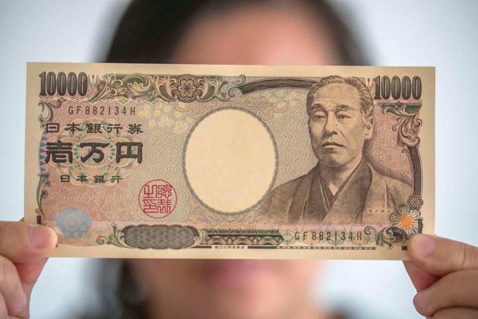 Der Yen befindet sich gegenüber dem Dollar in einem anhaltenden Abwärtstrend. - Copyright: Zhang Peng/LightRocket via Getty Images